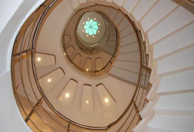 Отель Emperor Palms At Karol Bagh