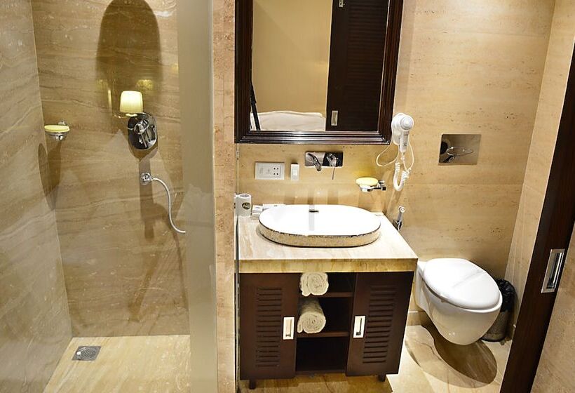 Отель Emperor Palms At Karol Bagh