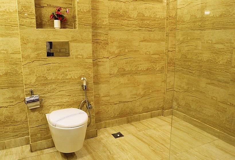 Отель Emperor Palms At Karol Bagh