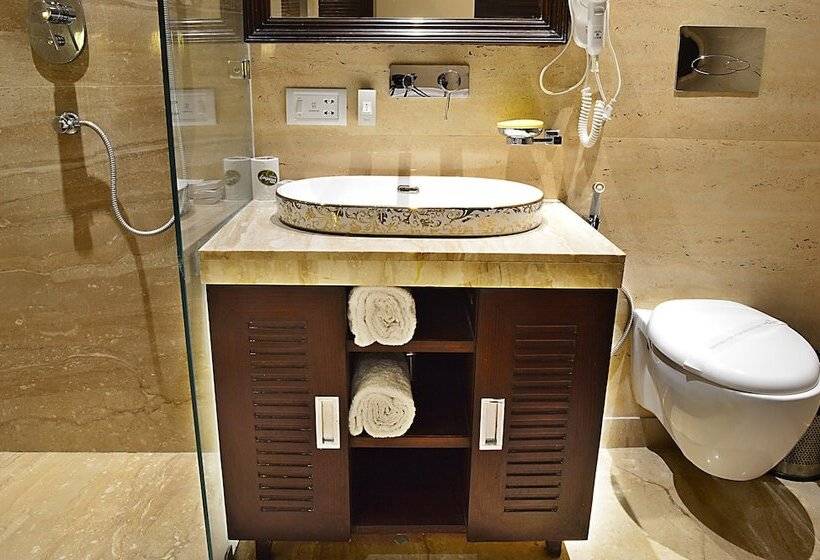 Отель Emperor Palms At Karol Bagh