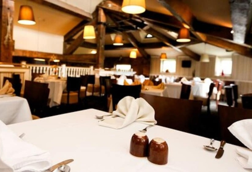 Отель Fairways Lodge & Leisure Club