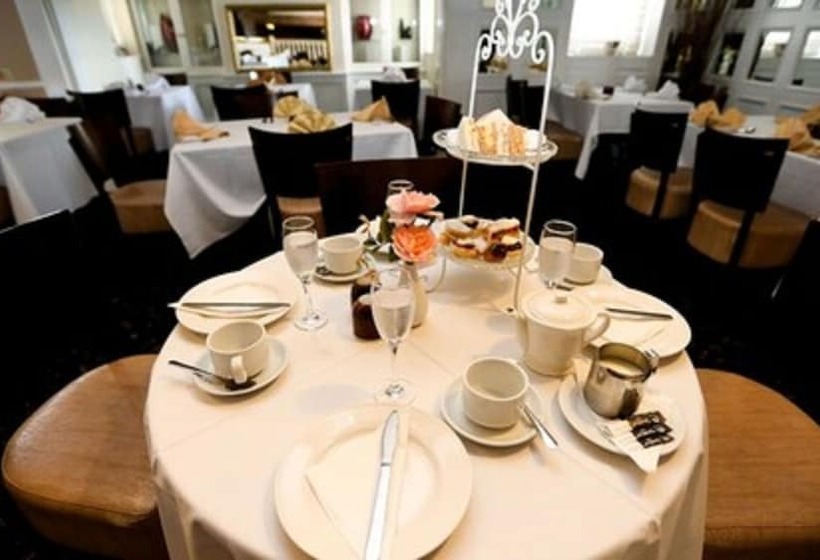 Отель Fairways Lodge & Leisure Club