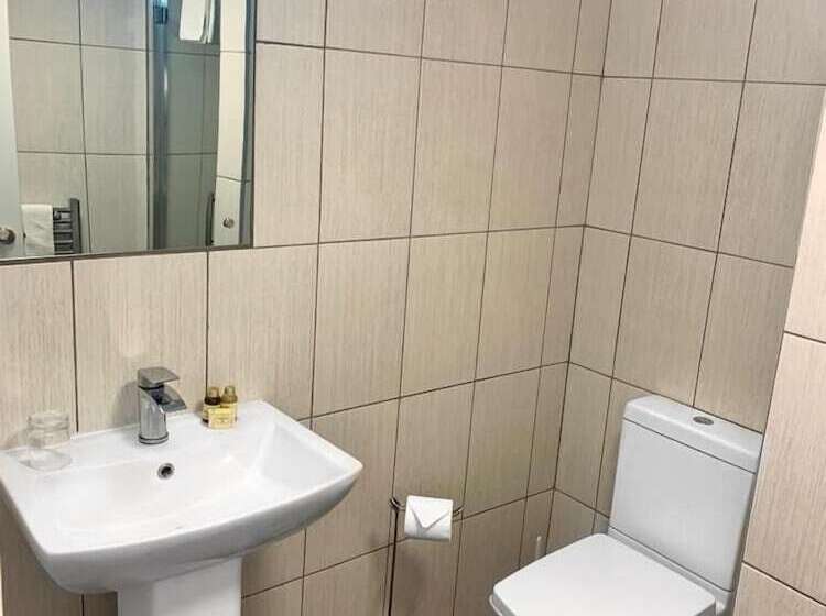 Отель Fairways Lodge & Leisure Club