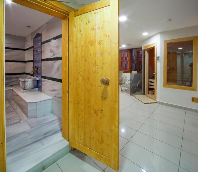 هتل Glk Premier The Home Suites & Spa