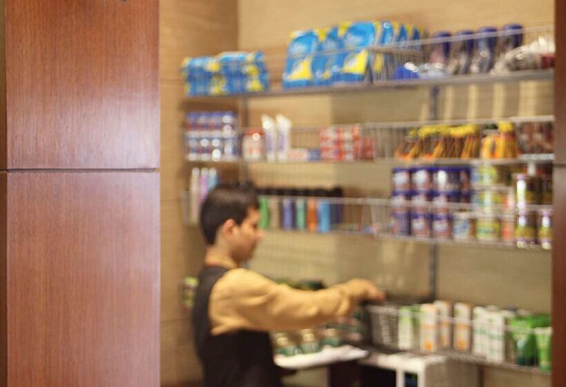 Отель Hilton Garden Inn New Delhi/saket