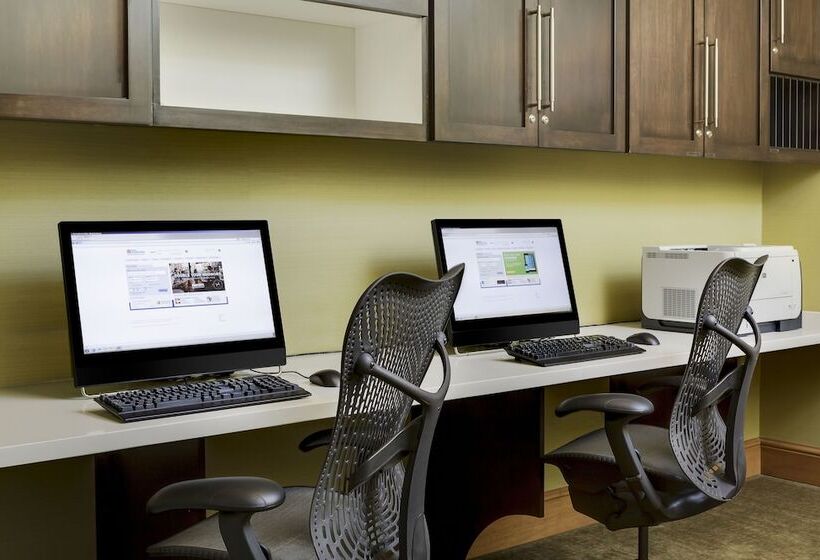 Отель Hilton Garden Inn New Delhi/saket