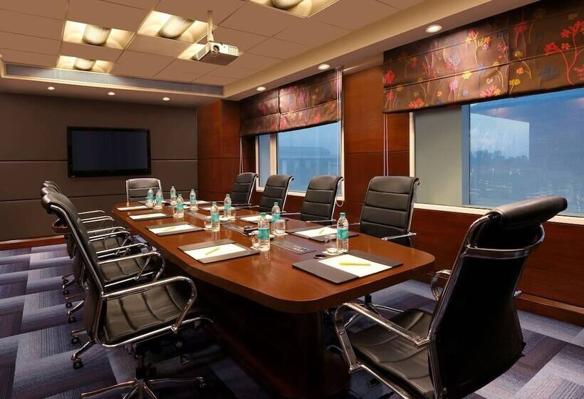 Отель Hilton Garden Inn New Delhi/saket