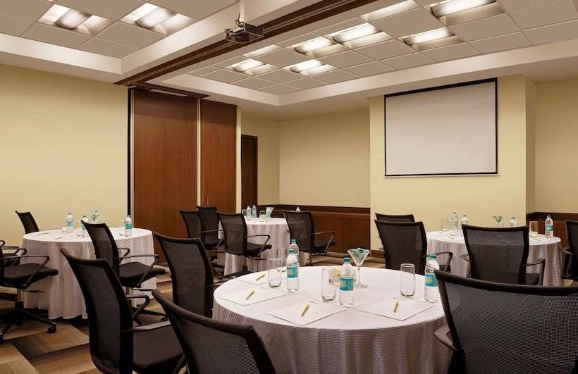 Отель Hilton Garden Inn New Delhi/saket