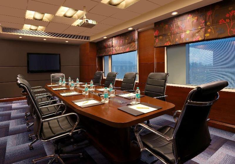 Отель Hilton Garden Inn New Delhi/saket