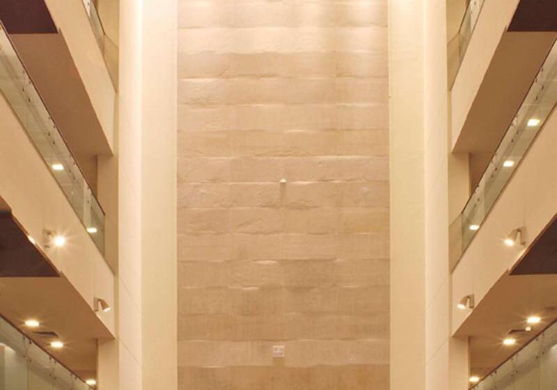 Отель Hilton Garden Inn New Delhi/saket