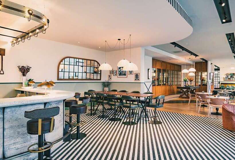 Отель Hilton Reading