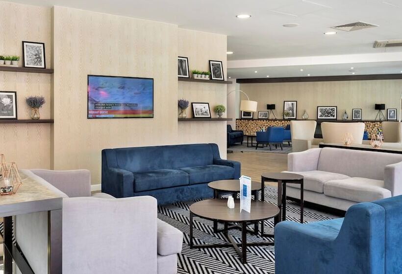 בית מלון כפרי Holiday Inn Express Leigh   Sports Village, An Ihg