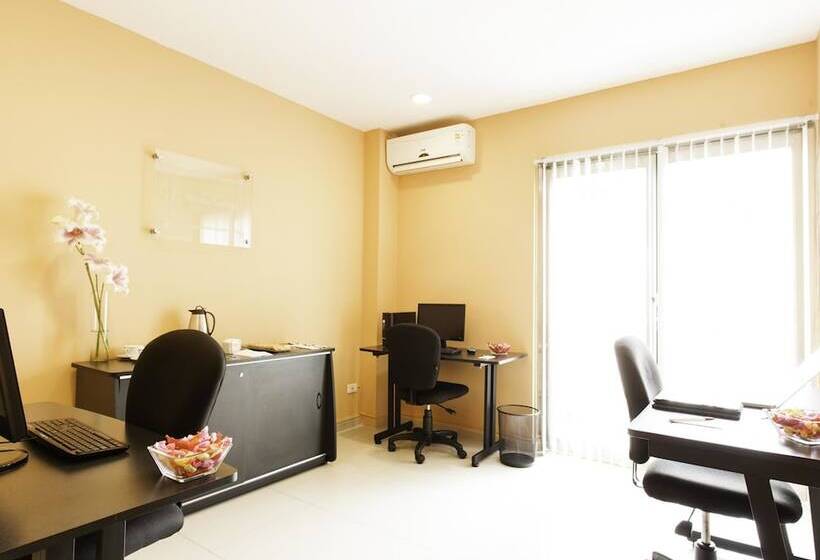 ホテル Mision Express Merida Altabrisa