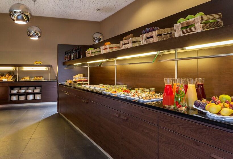 ホテル NH Collection Dresden Altmarkt