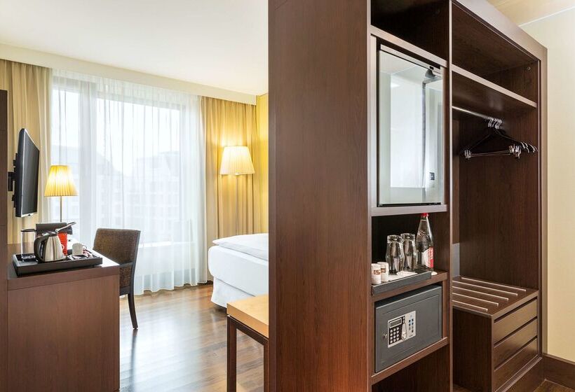 בית מלון כפרי NH Collection Dresden Altmarkt