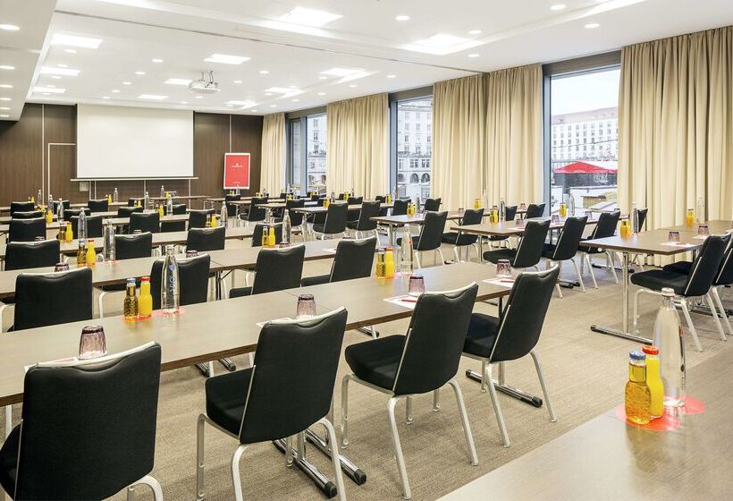 בית מלון כפרי NH Collection Dresden Altmarkt