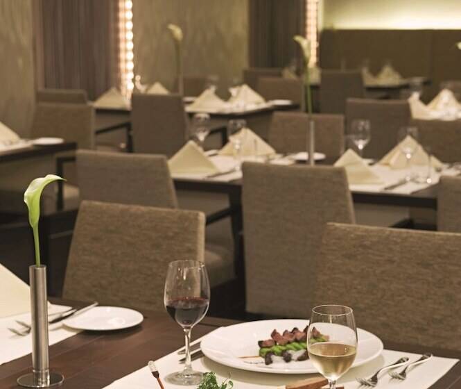 ホテル NH Collection Dresden Altmarkt