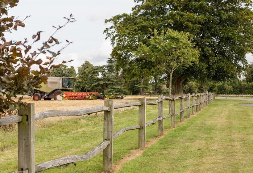 בית מלון כפרי Oakley Hall