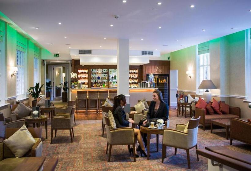 Отель Oakley Hall