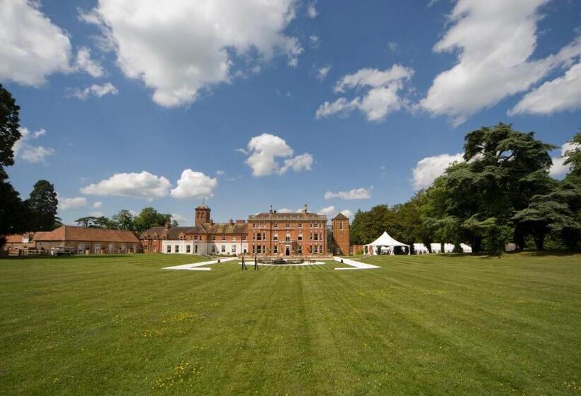 Отель Oakley Hall