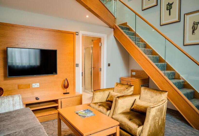 Отель Oakley Hall