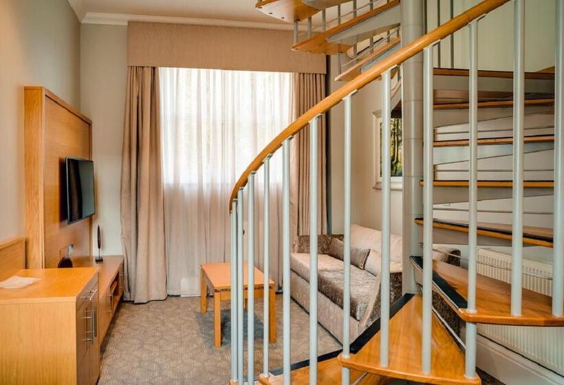 בית מלון כפרי Oakley Hall