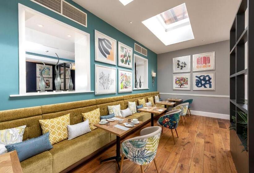 בית מלון כפרי Oakley Hall