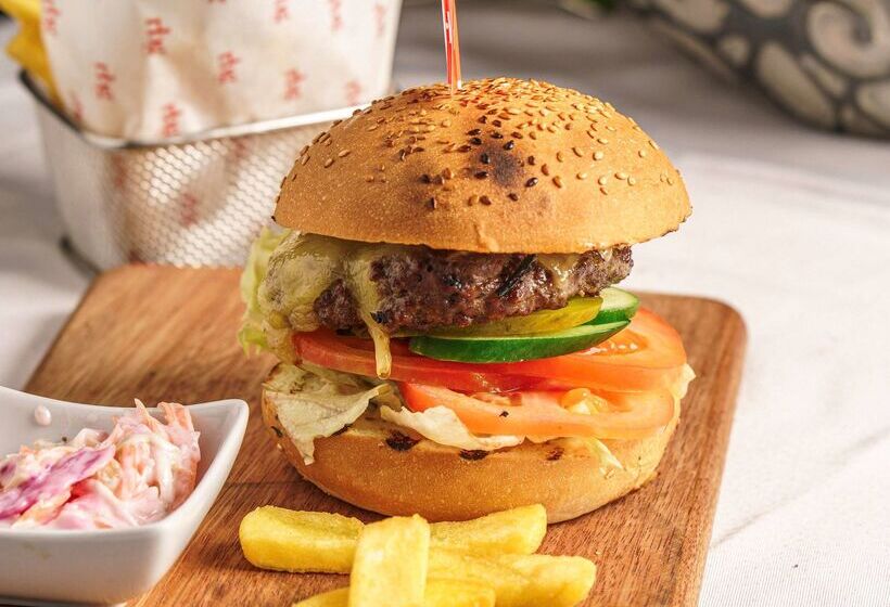 هتل Golden Tulip Muscat