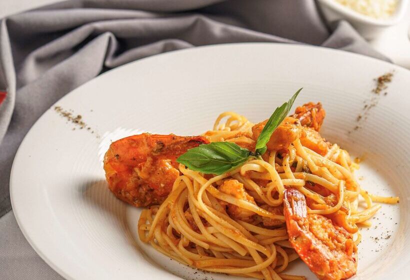 هتل Golden Tulip Muscat