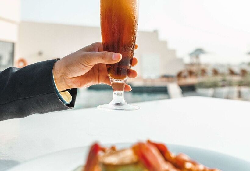 هتل Golden Tulip Muscat