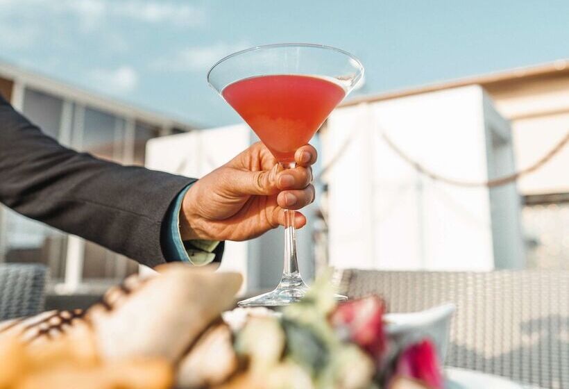 هتل Golden Tulip Muscat