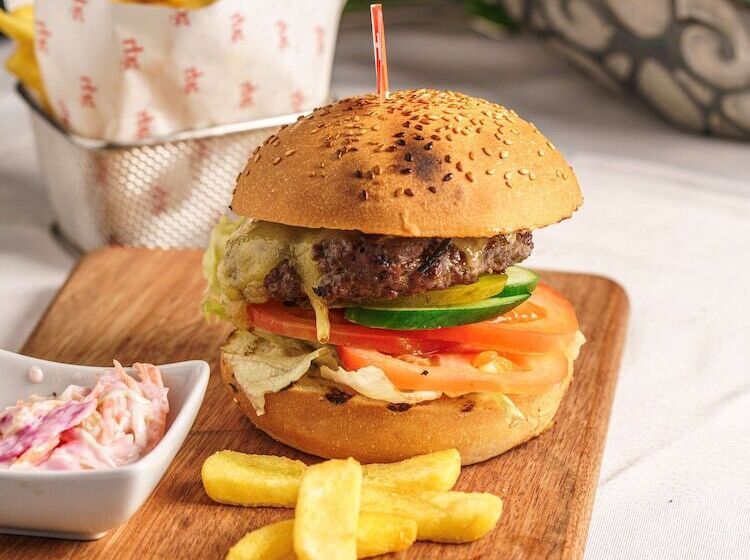 هتل Golden Tulip Muscat