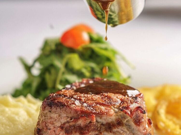 هتل Golden Tulip Muscat