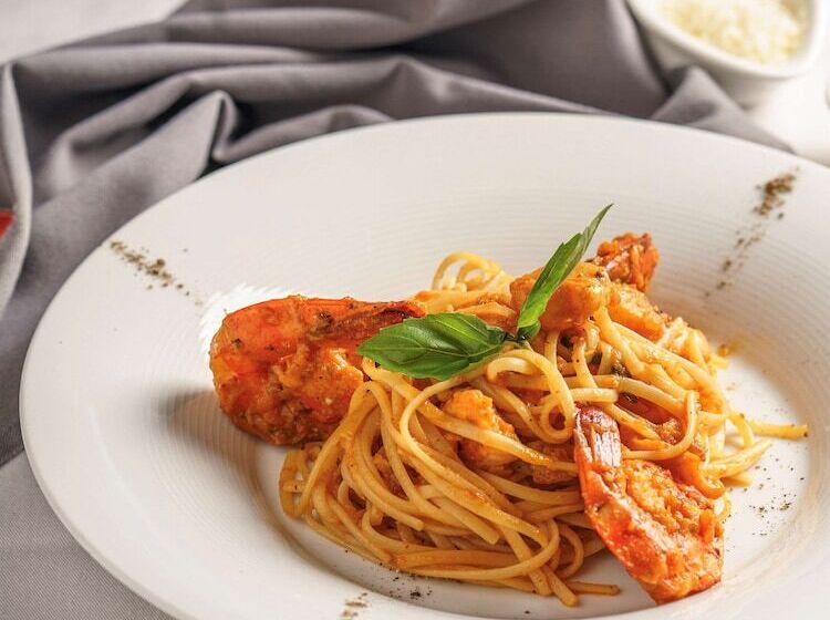 هتل Golden Tulip Muscat