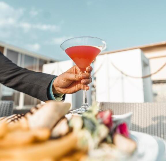 هتل Golden Tulip Muscat