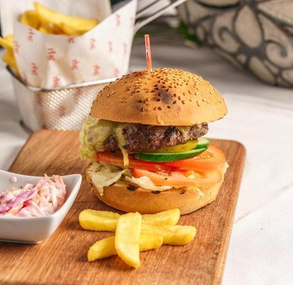 هتل Golden Tulip Muscat