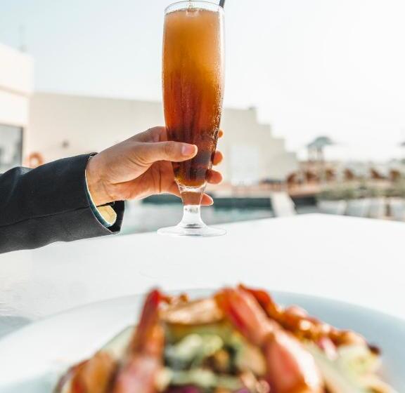 هتل Golden Tulip Muscat