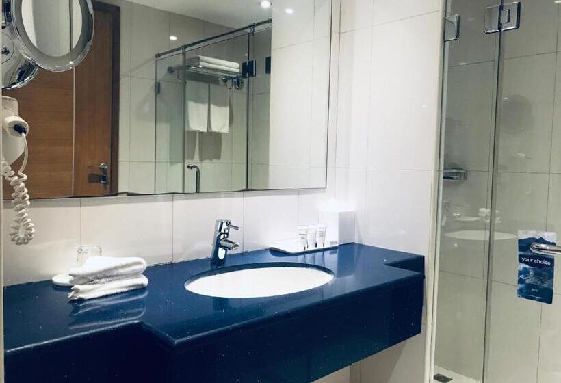 هتل Golden Tulip Muscat