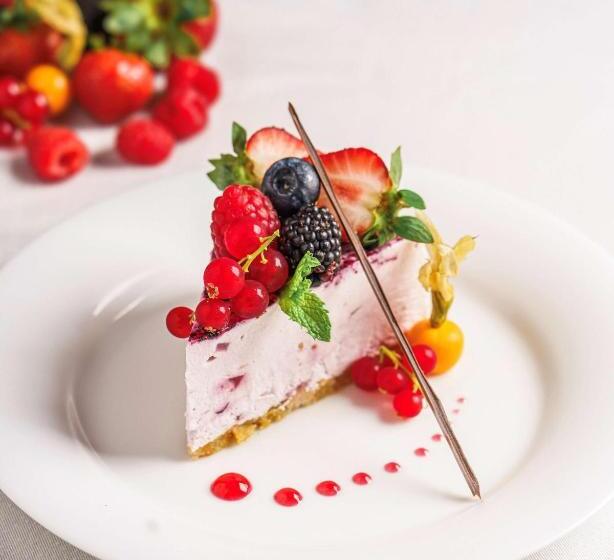 هتل Golden Tulip Muscat