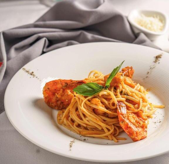 هتل Golden Tulip Muscat