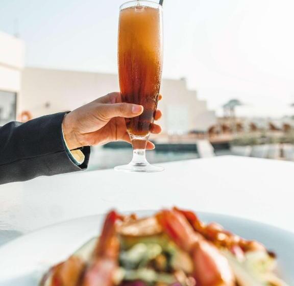 هتل Golden Tulip Muscat