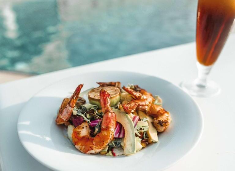 هتل Golden Tulip Muscat