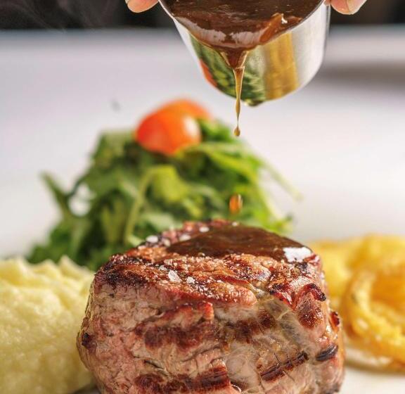 هتل Golden Tulip Muscat