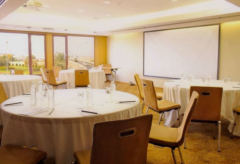 هتل Golden Tulip Muscat