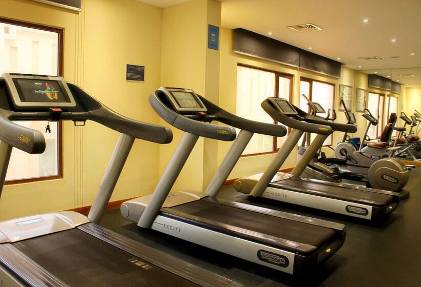 هتل Golden Tulip Muscat