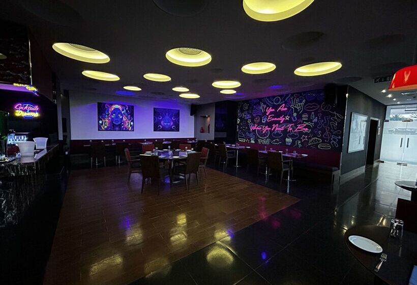 هتل Golden Tulip Muscat