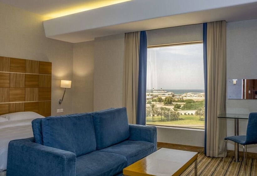 هتل Golden Tulip Muscat
