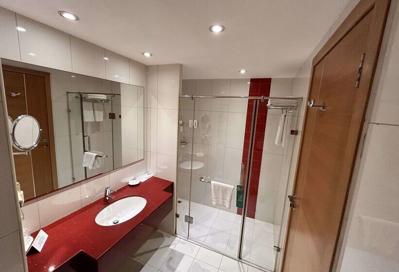 هتل Golden Tulip Muscat