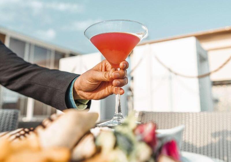 هتل Golden Tulip Muscat