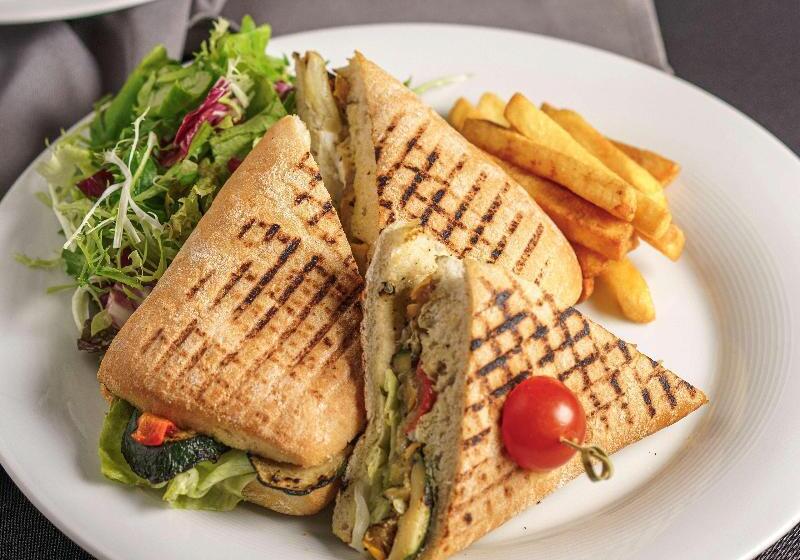 هتل Golden Tulip Muscat